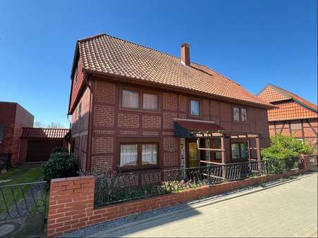 Straßenansicht - Einfamilienhaus in 31246 Ilsede mit 180m² kaufen