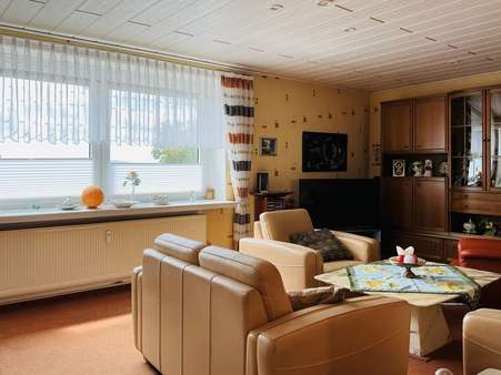 Wohnzimmer - Etagenwohnung in 37085 Göttingen mit 96m² kaufen