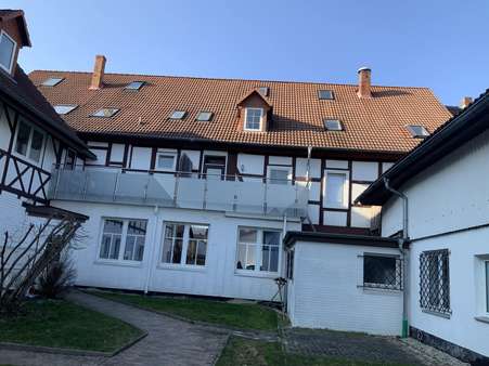 Innenhof - Dachgeschosswohnung in 37127 Dransfeld mit 66m² günstig kaufen