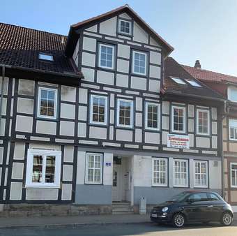 Straßenansicht - Dachgeschosswohnung in 37127 Dransfeld mit 66m² günstig kaufen