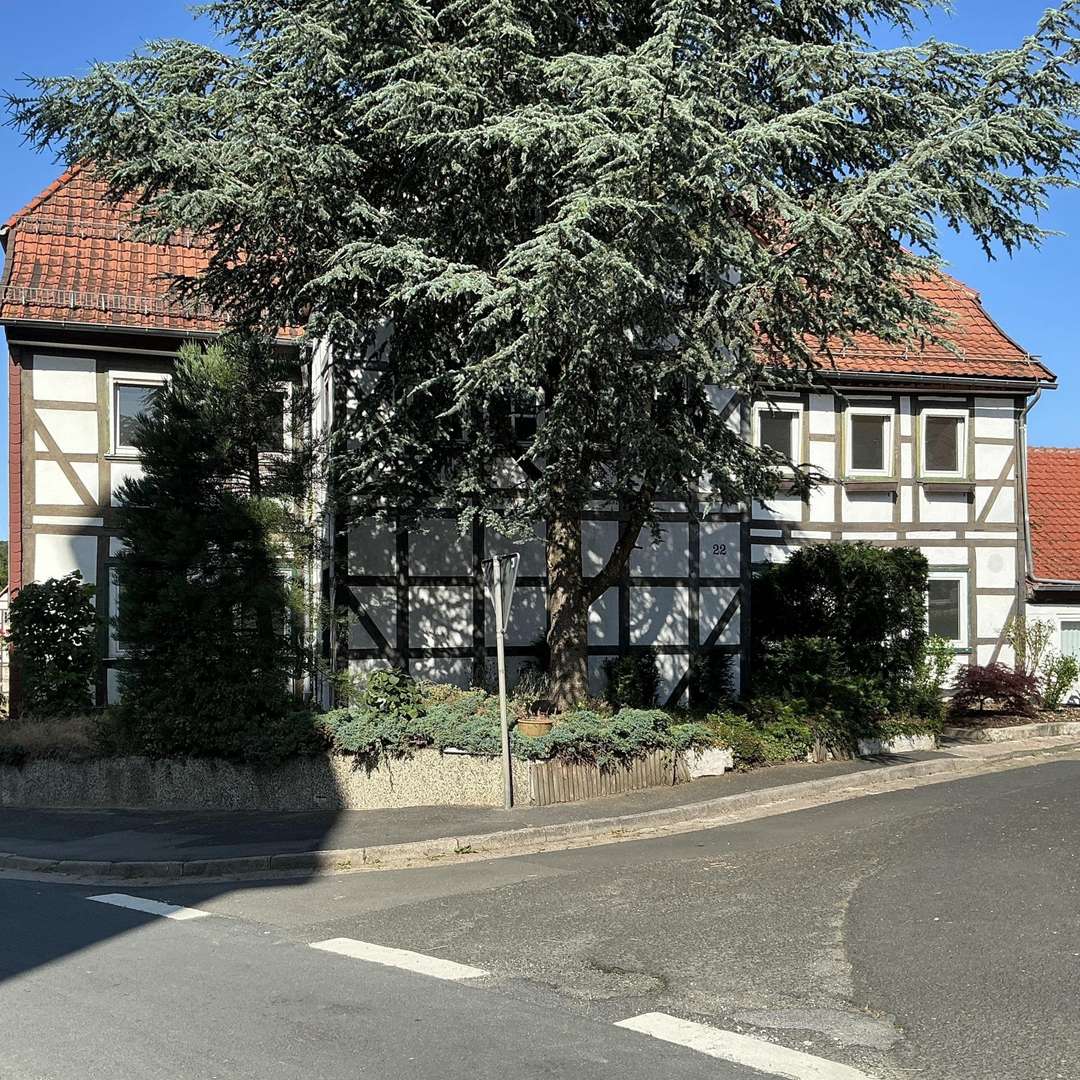 Straßenansicht Straßenansicht - Zweifamilienhaus in 37127 Jühnde mit 343m² kaufen