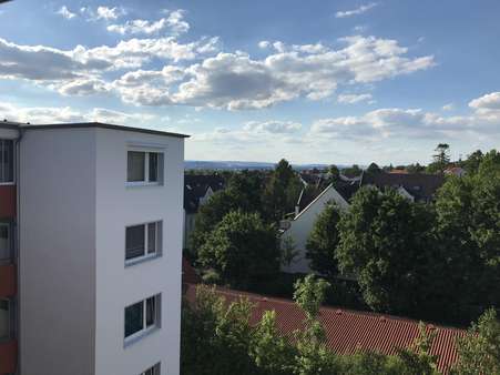 Aussicht vom Wohnungseingang - Etagenwohnung in 37085 Göttingen mit 73m² günstig kaufen
