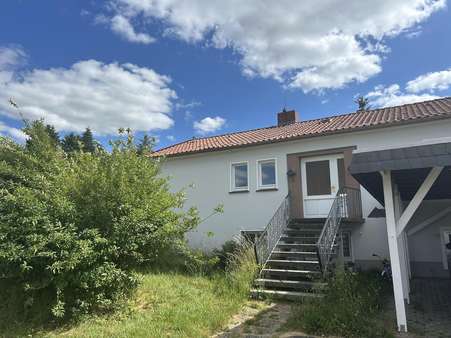 Eingangsbereich mit Carport Eingangsbereich mit Carport - Einfamilienhaus in 37130 Gleichen mit 210m² kaufen