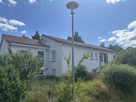 Straßenansicht mit Anbau Straßenansicht mit Anbau - Einfamilienhaus in 37130 Gleichen mit 210m² kaufen
