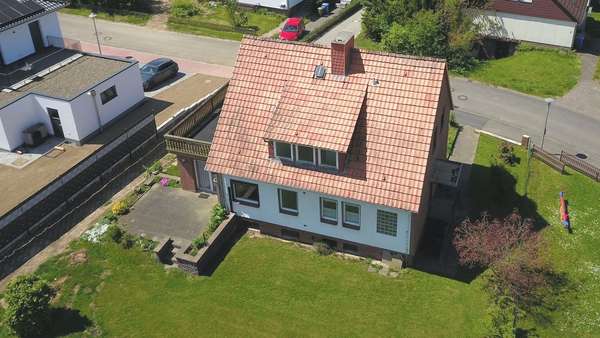 Gartenansicht mit Terrasse - Einfamilienhaus in 37133 Friedland mit 140m² kaufen