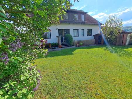 großzügiger Garten - Zweifamilienhaus in 37136 Waake mit 231m² kaufen