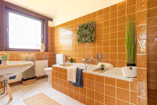 Bad im OG - Zweifamilienhaus in 37136 Waake mit 231m² kaufen