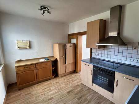 Küche angrenzend an Esszimmer - Reihenendhaus in 37434 Rhumspringe mit 116m² kaufen