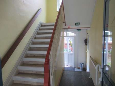 Treppe und Hintereingang - Zweifamilienhaus in 37434 Rollshausen mit 328m² kaufen