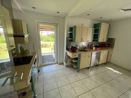 Küche mit Zugang zur Terrasse und dem Garten - Einfamilienhaus in 37115 Duderstadt mit 120m² kaufen