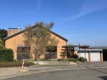 Vorderansicht - Einfamilienhaus in 37154 Northeim mit 272m² kaufen