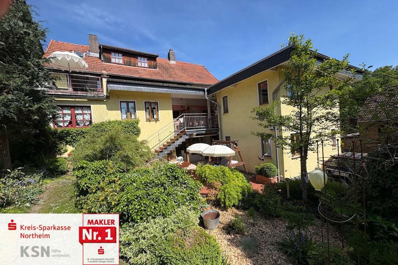 Rückansicht mit Terrassen und Balkon Rückansicht mit Terrassen und Balkon - Zweifamilienhaus in 37181 Hardegsen mit 350m² kaufen