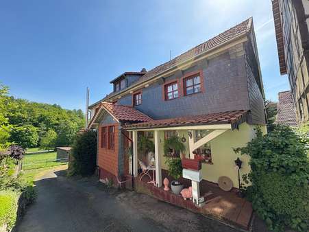 Vorderansicht mit Eingangsbereich Vorderansicht mit Eingangsbereich - Zweifamilienhaus in 37181 Hardegsen mit 350m² kaufen
