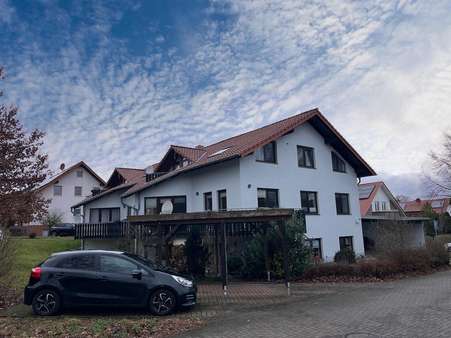 Vorder- und Seitenansicht - Mehrfamilienhaus in 37136 Landolfshausen mit 417m² kaufen
