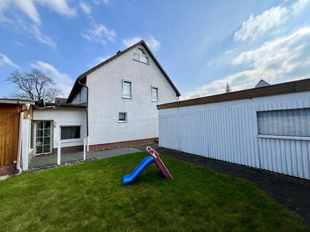 Seitenansicht - Zweifamilienhaus in 37194 Bodenfelde mit 196m² kaufen