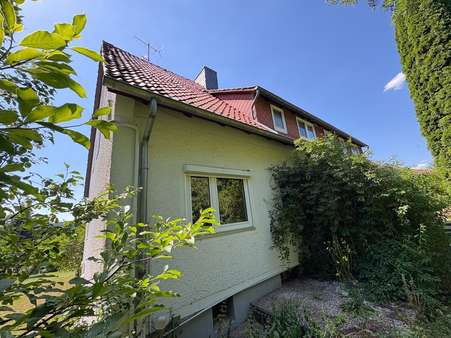 Vorder- und Seitenansicht Vorder- und Seitenansicht - Wohnung in 37186 Moringen mit 138m² kaufen