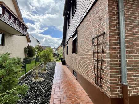 Seitenansicht - Zweifamilienhaus in 37154 Northeim mit 188m² kaufen