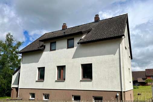 Front-Straßenansicht - Zweifamilienhaus in 37574 Einbeck mit 148m² kaufen