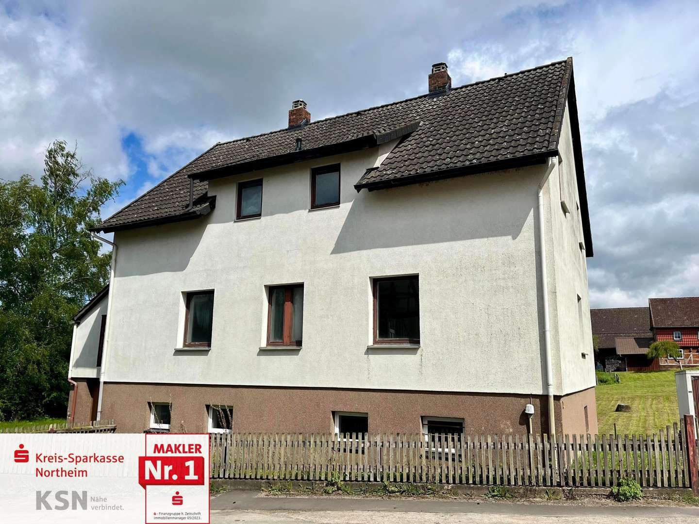 Front-Straßenansicht - Zweifamilienhaus in 37574 Einbeck mit 148m² kaufen