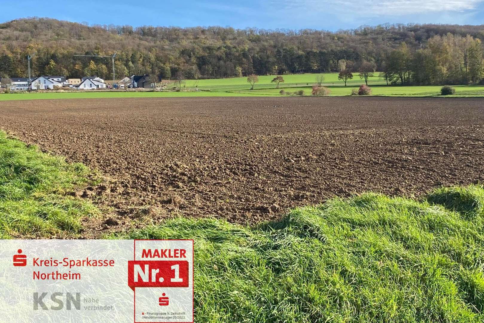 Blick zum bestehenden Baugebiet - Grundstück in 37154 Northeim mit 7219m² günstig kaufen