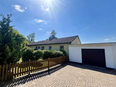 Straßenansicht/Garage - Bungalow in 37154 Northeim mit 168m² kaufen