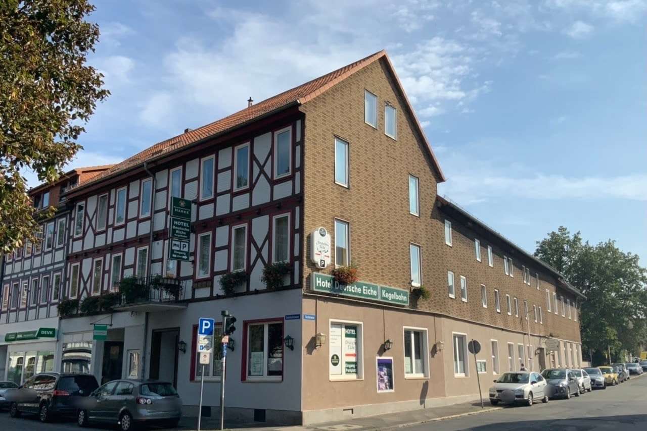 Vorder- und Seitenansicht - Hotel in 37154 Northeim mit 128m² günstig kaufen