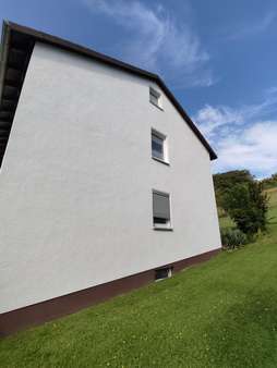 Seitenansicht - Zweifamilienhaus in 37176 Nörten-Hardenberg mit 143m² kaufen