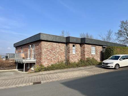 Straßenansicht - Mehrfamilienhaus in 37120 Bovenden mit 319m² als Kapitalanlage kaufen