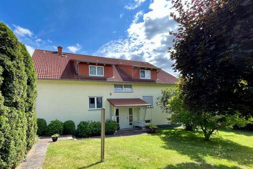 Rückansicht/Eingang - Dachgeschosswohnung in 37154 Northeim mit 78m² kaufen