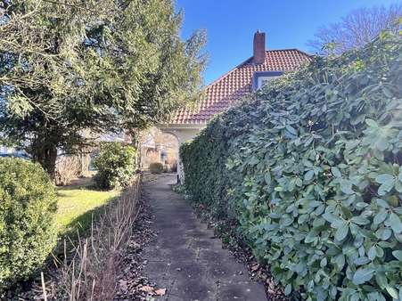 Zugang zum Wohnhaus - Villa in 37154 Northeim mit 173m² kaufen