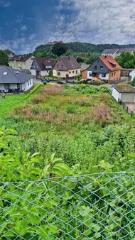 Großzügiges Grundstück mit viel Potential!


