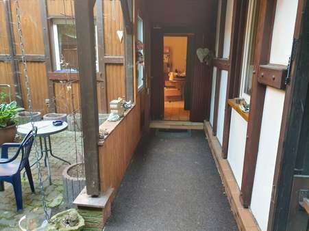 Innenhof, überdachter Hauseing Innenhof, überdachter Hauseing - Einfamilienhaus in 37431 Bad Lauterberg mit 160m² kaufen