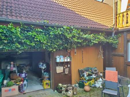 Innenhof, zwei Garagen Innenhof, zwei Garagen - Einfamilienhaus in 37431 Bad Lauterberg mit 160m² kaufen