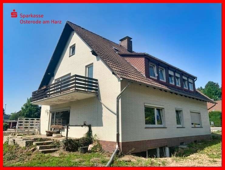 Giebelansicht mit Terrasse und Balkon Giebelansicht mit Terrasse und Balkon - Einfamilienhaus in 37412 Herzberg mit 216m² kaufen