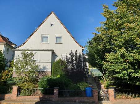Südgiebel mit Treppenaufgang Südgiebel mit Treppenaufgang - Einfamilienhaus in 37441 Bad Sachsa mit 162m² kaufen