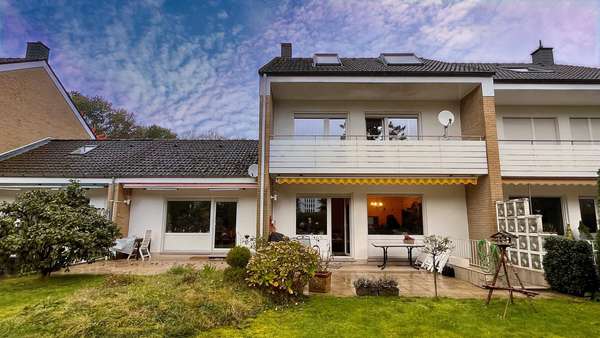 Die Rückansicht des Hauses - Zweifamilienhaus in 49214 Bad Rothenfelde mit 145m² kaufen