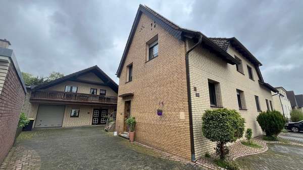 Gesamtansicht - Zweifamilienhaus in 49084 Osnabrück mit 282m² kaufen