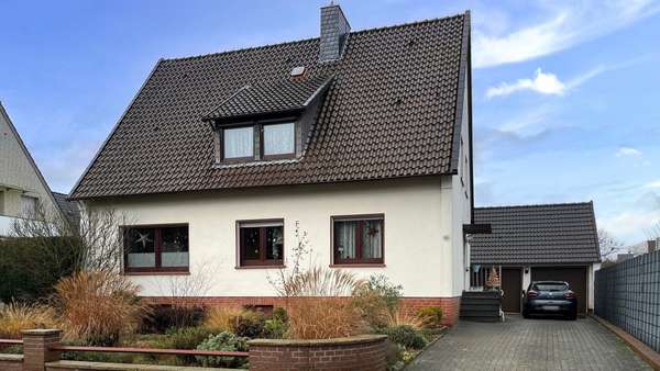 Straßenansicht - Zweifamilienhaus in 49076 Osnabrück mit 147m² kaufen
