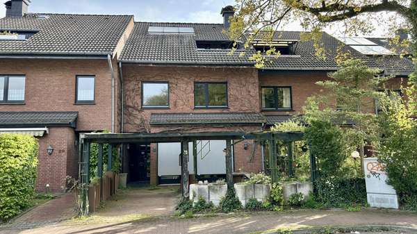 Ansicht Straße - Reihenmittelhaus in 49134 Wallenhorst mit 169m² kaufen