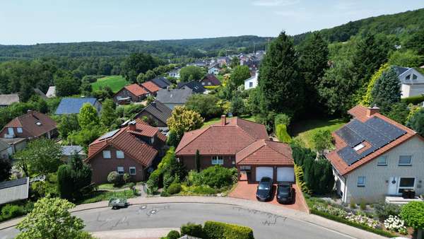 Frontansicht mit Umgebung Frontansicht mit Umgebung - Bungalow in 49179 Ostercappeln mit 160m² kaufen