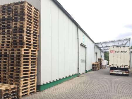 z.T. überdachte Anlieferzone - Halle in 49492 Westerkappeln mit 2046m² mieten