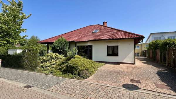Zufahrt Zufahrt - Bungalow in 49191 Belm mit 128m² kaufen