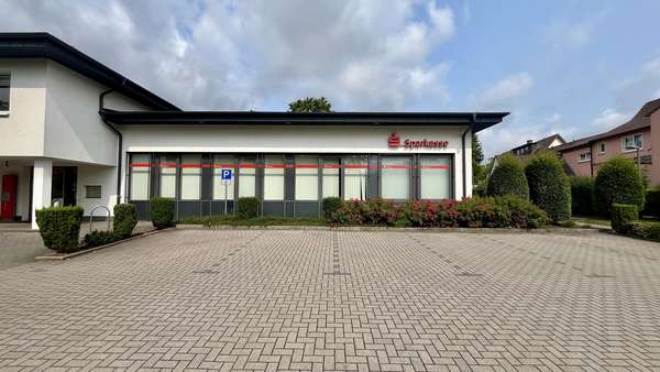 Parkfläche vor dem Gebäude Parkfläche vor dem Gebäude - Büro in 49082 Osnabrück mit 165m² mieten