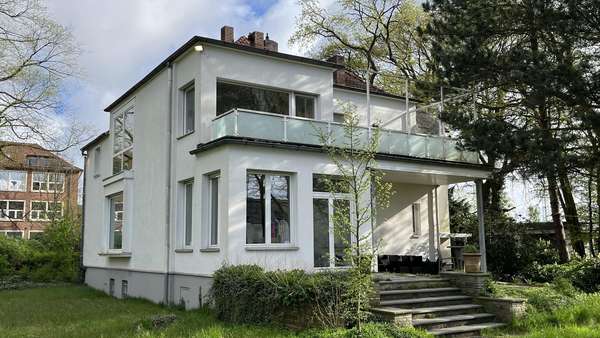 Gartenansicht - Zweifamilienhaus in 49086 Osnabrück mit 265m² kaufen