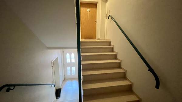 Gepflegtes Treppenhaus Gepflegtes Treppenhaus - Dachgeschosswohnung in 49196 Bad Laer mit 83m² kaufen