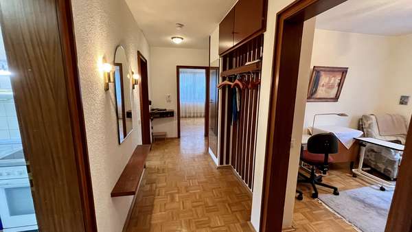 Flur im EG - Zweifamilienhaus in 49214 Bad Rothenfelde mit 225m² kaufen