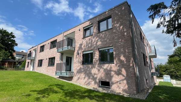 Rückansicht aus SW Rückansicht aus SW - Etagenwohnung in 49082 Osnabrück mit 111m² kaufen