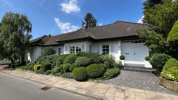 Straßenansicht - Einfamilienhaus in 49076 Osnabrück mit 298m² kaufen