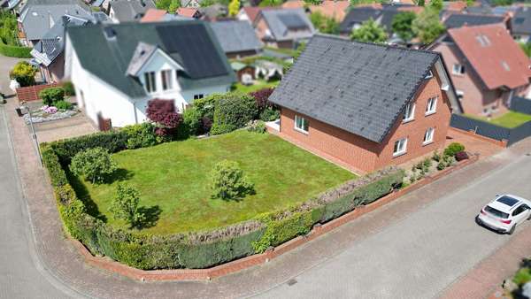Seitenansicht mit Garten - Zweifamilienhaus in 49179 Ostercappeln mit 155m² kaufen