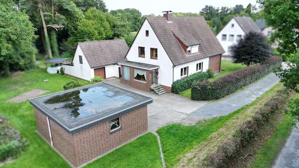 Hofansicht mit Nebengebäuden - Einfamilienhaus in 49179 Ostercappeln mit 163m² kaufen
